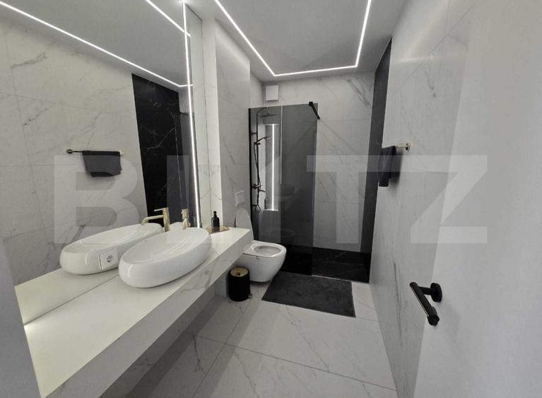 Casa 9 camere, 330 mp, 400 mp teren, zona Semicentrală
