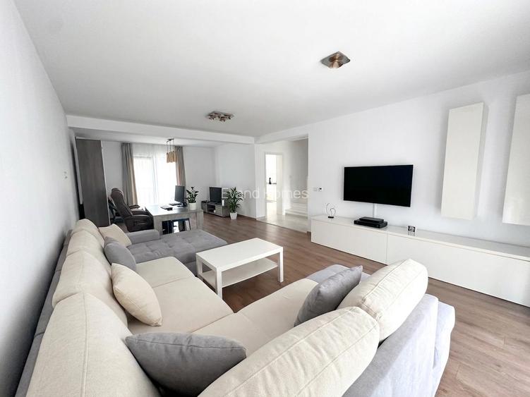Duplex cu piscina- 4 camere si 2 bai - zona foarte buna- Mosnita Noua - 5