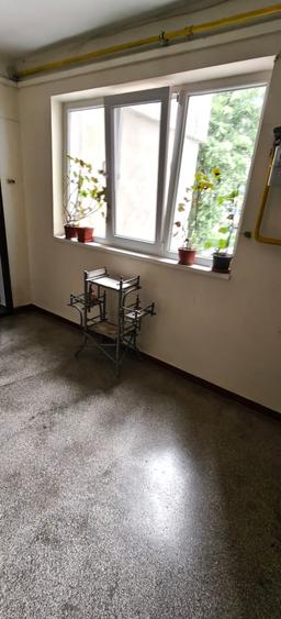 Vand in Nord,bloc cubulet ,et1,ap2camere decomandat,pret 68000 euro neogociabil