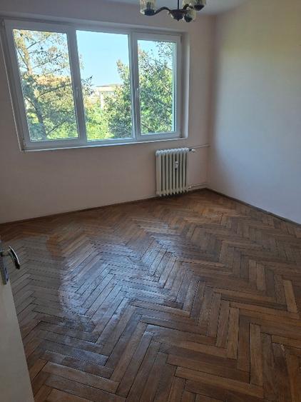 Proprietar – ap. 3 camere, Brazda lui Novac, etaj 3/4, zonă foarte liniștită