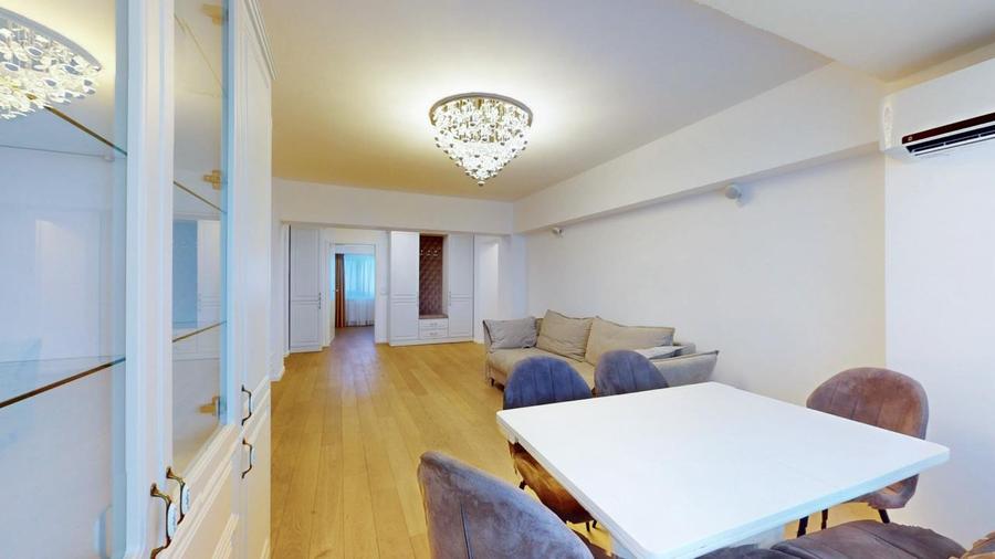 Apartament 4 camere Bd Unirii, renovat, centrala proprie, parcare