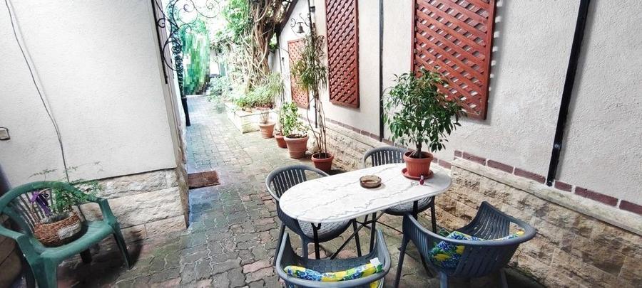 Apartament rustic, deosebit de 98 mp,  cu gradina, in Andrei Muresanu