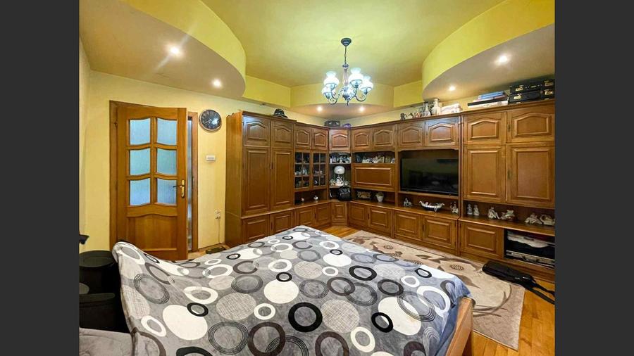 Casa 7 camere, teren 590 mp in Calnic