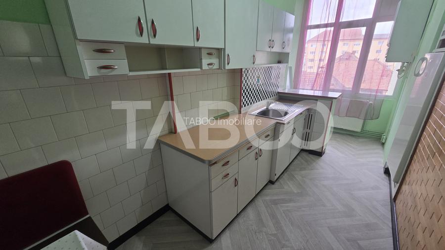 Apartament de vanzare 2 camere decomandate etaj intermediar Strand - 7
