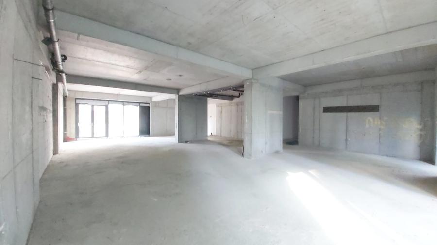 Chirie 246 mp spatiu comercial in Cortina North si 3 locuri parcare
