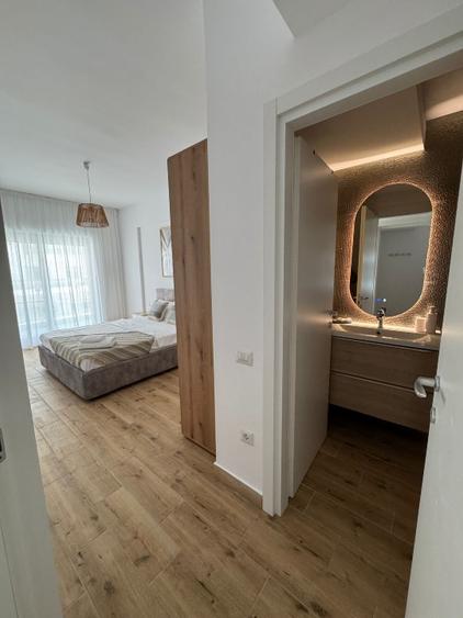 3 camere, 2 băi, vedere la mare, terasă 50m2.