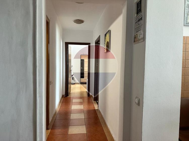 Inchiriere apartament cu 2 camere/ loc de parcare