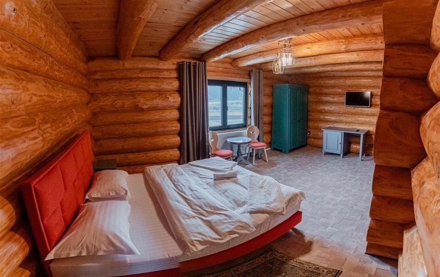 Cabană din Bușteni de Vânzare în Bucovina | Mălini | La