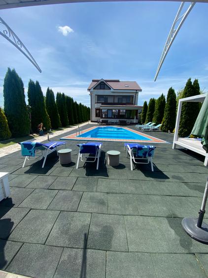Complex Comercial de Lux – 3 Vile, Salon Evenimente și 2 Piscine