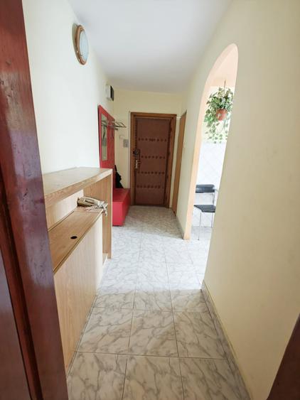 2 cam etaj intermediar mobilat si utilat Aradului