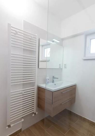 Apartament 2 camere, ultracentral,bloc cu lift,complet mobilat-utilat