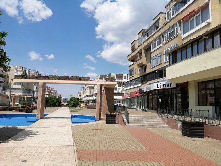 Spațiu comercial 200 mp ultracentral singurul vad pietonal 100% Roman - 4