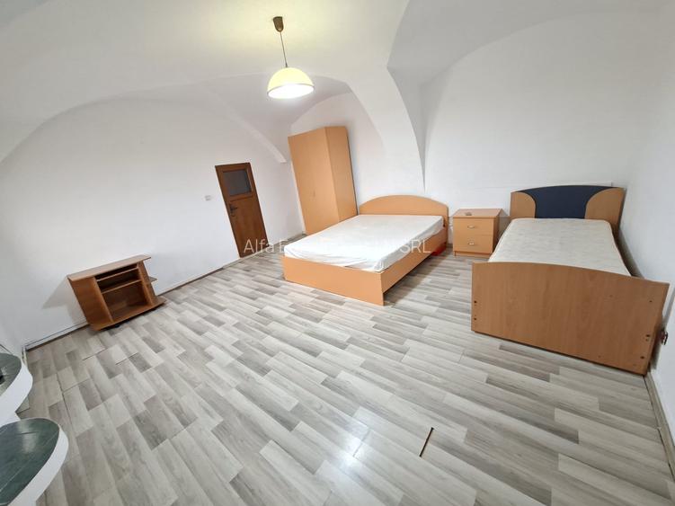 Inchiriez garsoniera la casa in centrul Brasovului, disponibila imediat - 2