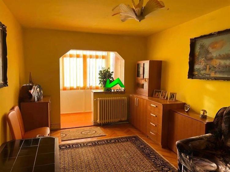Apartament de vanzare 3 camere Vasile Aaron
