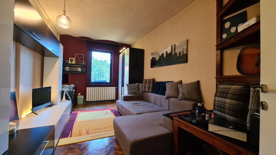 CASA SUPERBA DE LUX- SINGUR CURTE - TEREN 934 MP