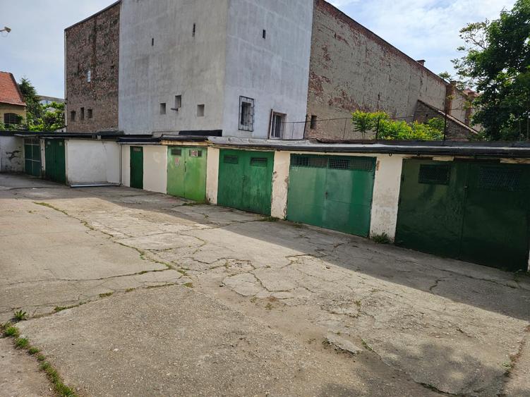 Apartament 2 camere cu garaj, Arad