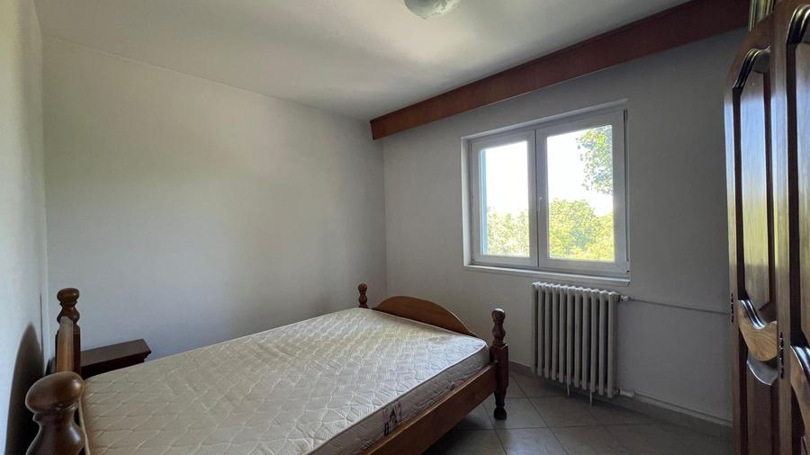 3 camere cu vedere la Parc Humulesti