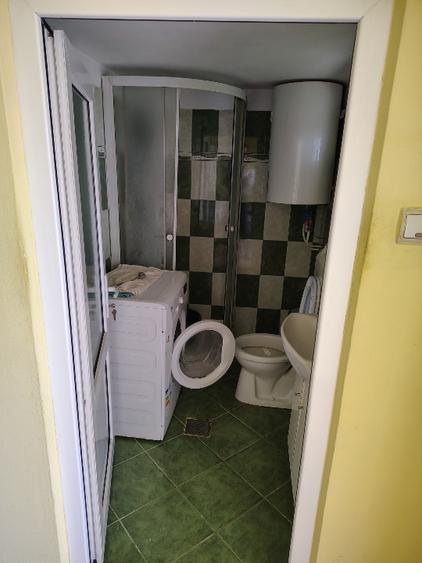 Casa bătrânească cu 1200 mp.