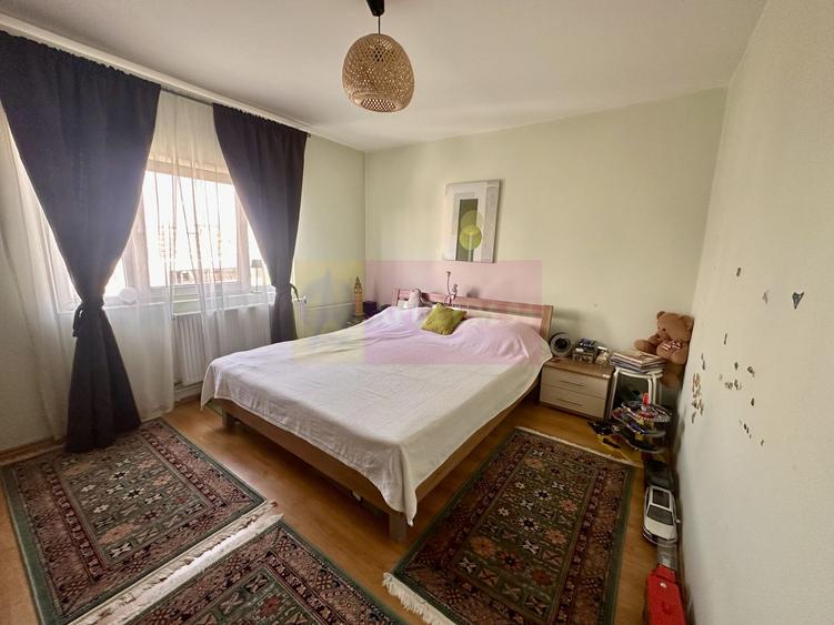 2 camere de vanzare Sebastian - Novaci