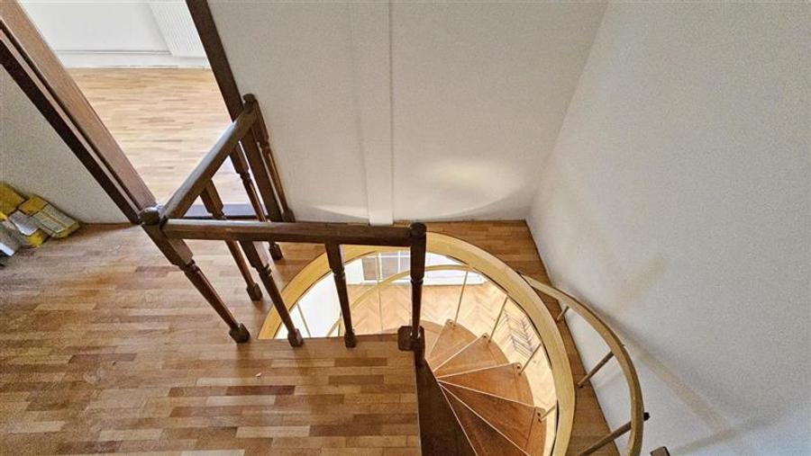 Apartament in asociatie, renovat, 6 cam 2 nivele cu garaj Elisabetin