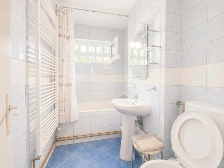 Apartament de 2 camere, decomandat, 51mp + logie, zona Interservisan