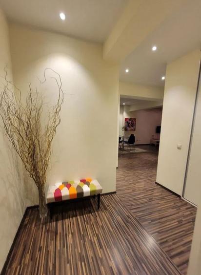 Decebal,Unirii,bl.2012,et.6/11,mobilat,utilat complet,balcon,AC,debara,renovat