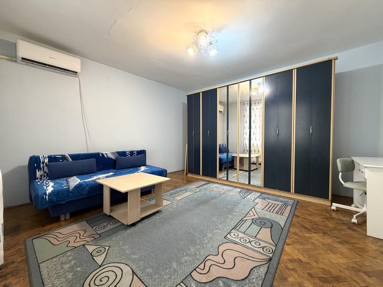 Apartament 2 camere 54 mp utili, loc de parcare in curte - zona centrala