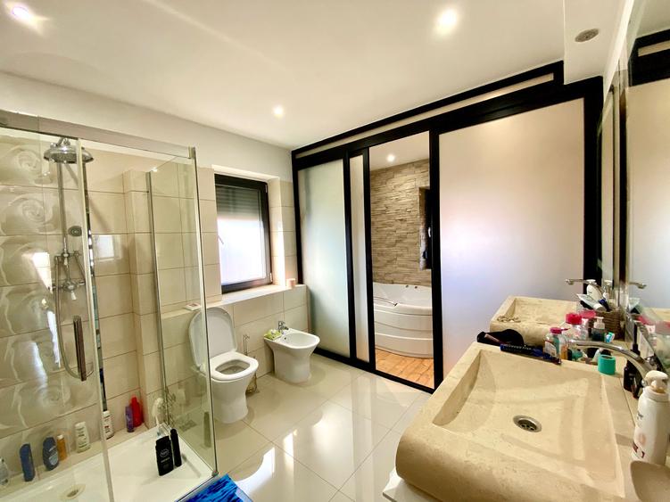 Vila cu piscina , 1200 mp teren