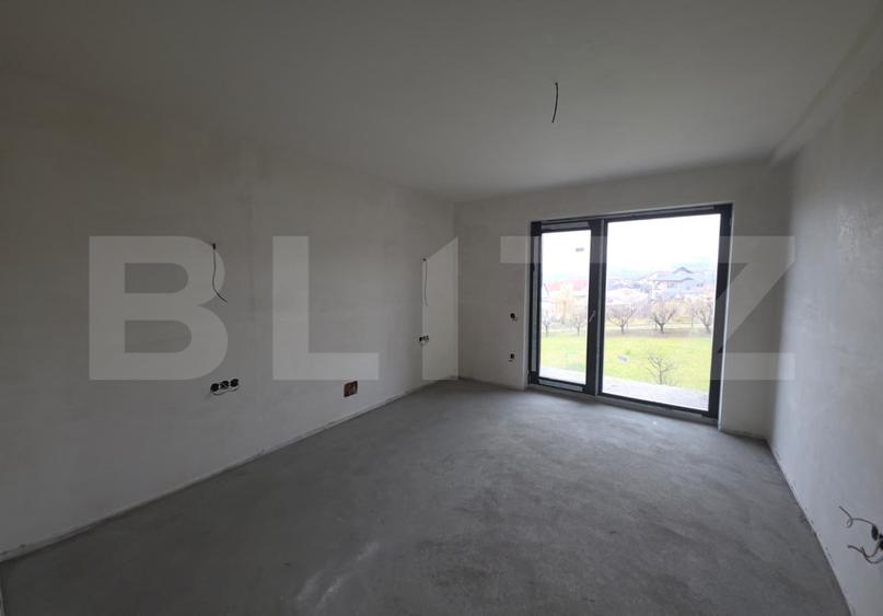 Apartament spațios 110 mp, 2 parcări, terasă și curte, finisat