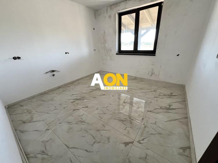 Casa individuala cu 4 camere, 2 bai, terasa, 800mp teren, Sp+P+1E