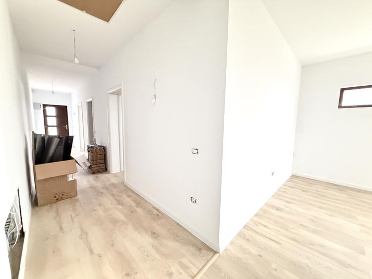 Duplex elegant cu 3 camere, 70 mp utili, 250 mp teren - Sanandrei