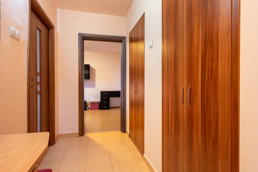 Apartament 2 camere, decomandat, policlinica Titan lângă metrou și parcuri