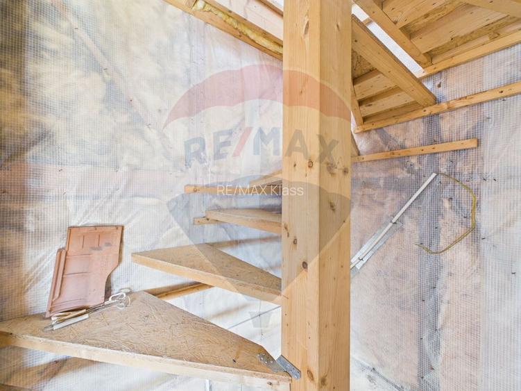 Vila Impunatoare multi-generationala cu Turnulet si Arhitectura Unica - 12
