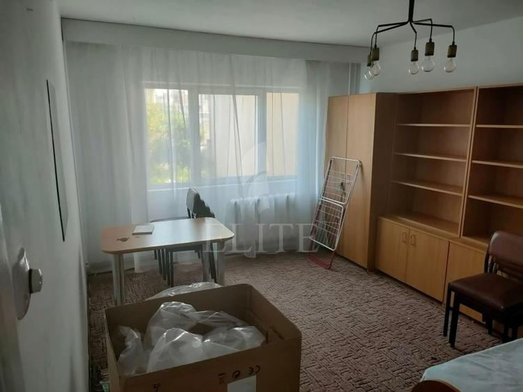 Apartament 4 camere în zona STRAZII LACU ROSU