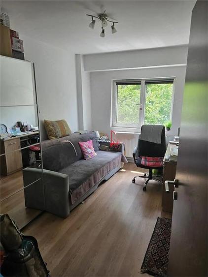 3 camere decomandate, etaj 2/8 - zona Tei