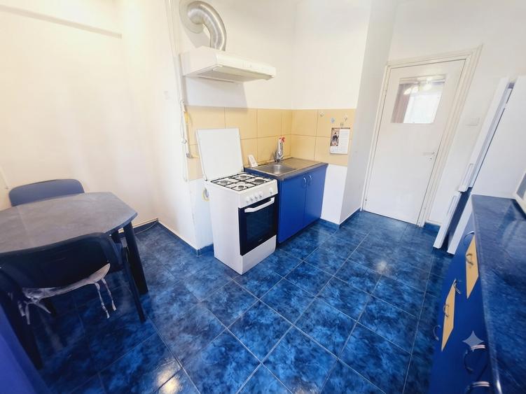 Vand apartament 3 camere cu 2 bai zona Astra, aer conditionat, 2 locuri parcare