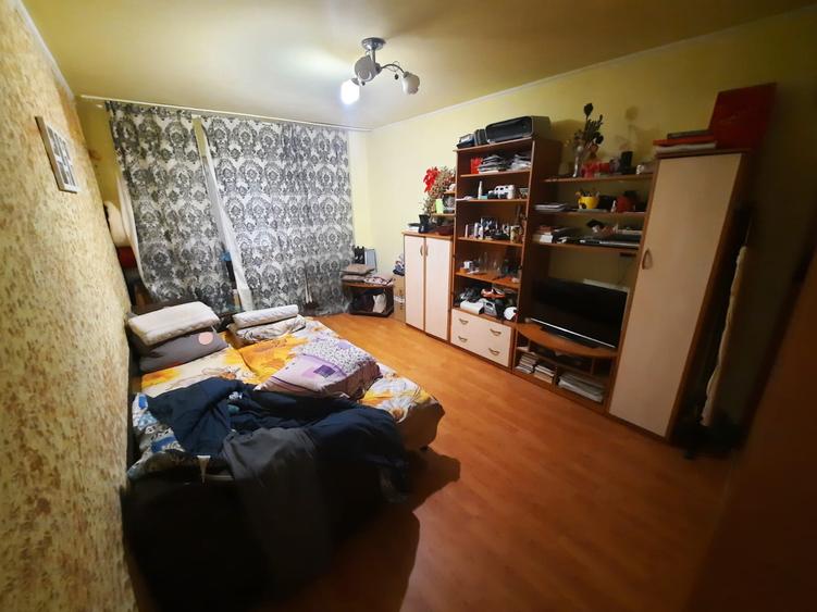 2 camere decomandat, zona Dacia, etaj 3/4