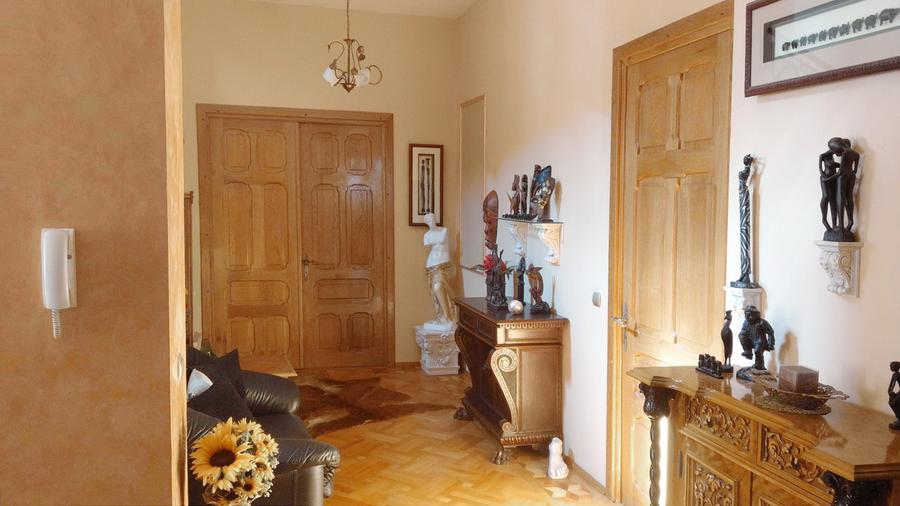 Casa impresionanta de vanzare Cotroceni, teren 680 mp, renovata, garaj dublu