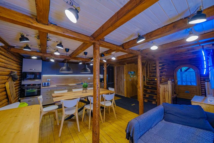 Cabană 270 mp, 12 locuri, Râușor Retezat, 600 m de pârtie, renovată 2022