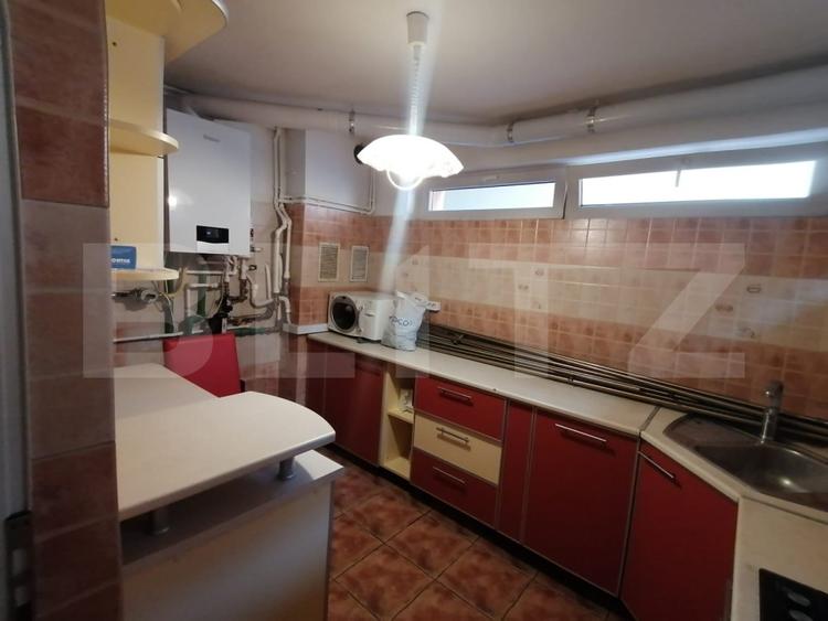 Casa de inchiriat,8 camere +, nemobilata, Gruia