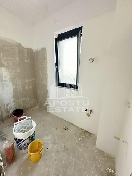 Duplex alipit cu 4 camere situat in vatra satului din Giroc