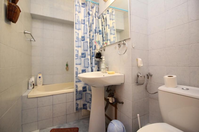 3 camere de 85 mp, cu centrală termică proprie, metrou Crângași la  10 minute