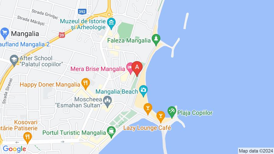 Teren pe malul Mării, 10 m de plajă amenajată.
