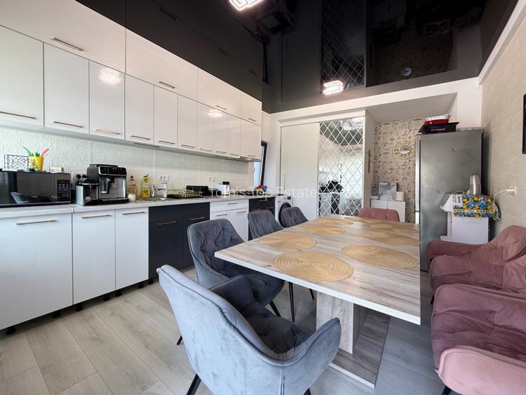 Mamaia-Sat, Vila modernă, mobilata si utilata complet, 15 camere - 11