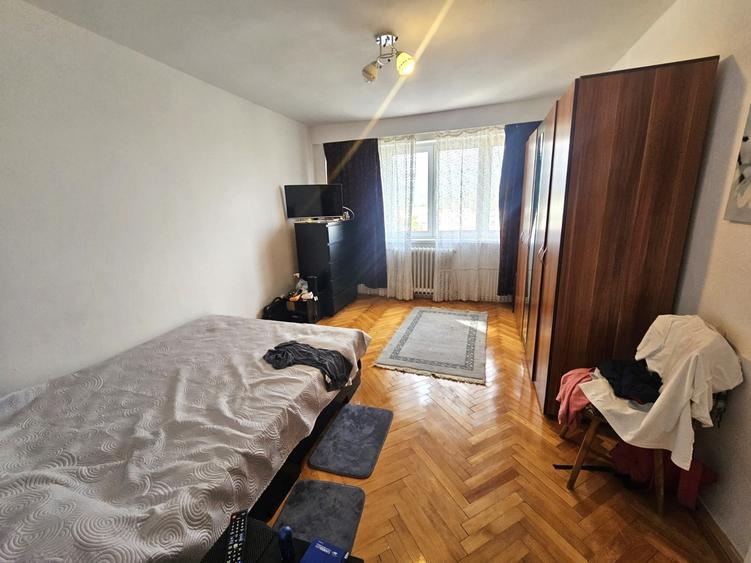 Apartament 2 camere,decomandat.