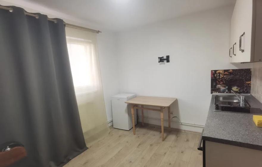 230 euro!Garsoniera in zona Poitiers, et 3