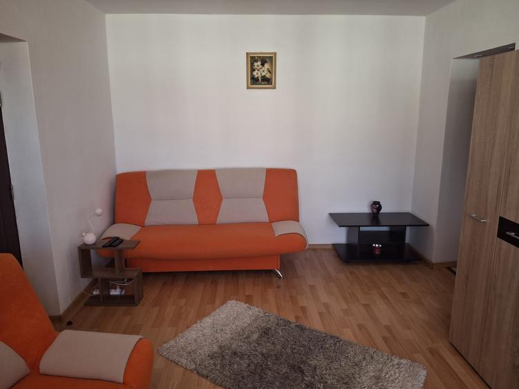 Apartament cu doua camere semidecomandat finisat si mobilat etajul 4 cu pod