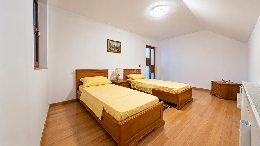 Casa spatioasa de inchiriat cu 5 camere in Zimandu Nou - 8