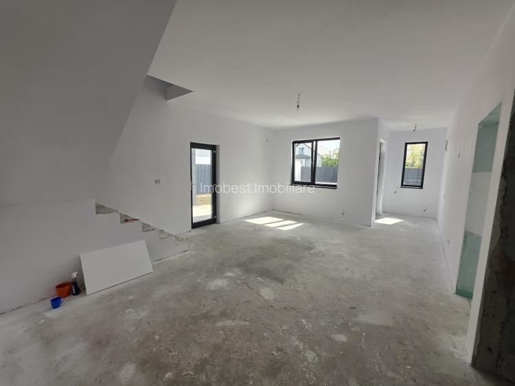 Exclusivitate! Vila P+M înaltă, 7 camere, teren 458mp, Valu lui Traian!