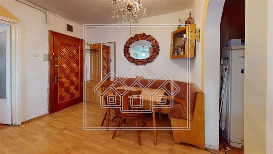 Ap decomandat, etaj 6/10, 3 camere, balcon - Vasile Aaron